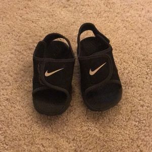 Black nike unisex sandals